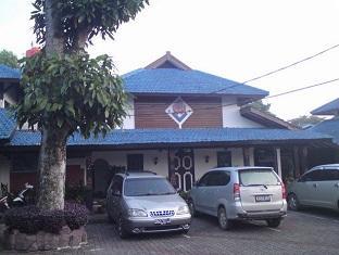 Hôtel Serrata Terrace à Pangkal Pinang Extérieur photo